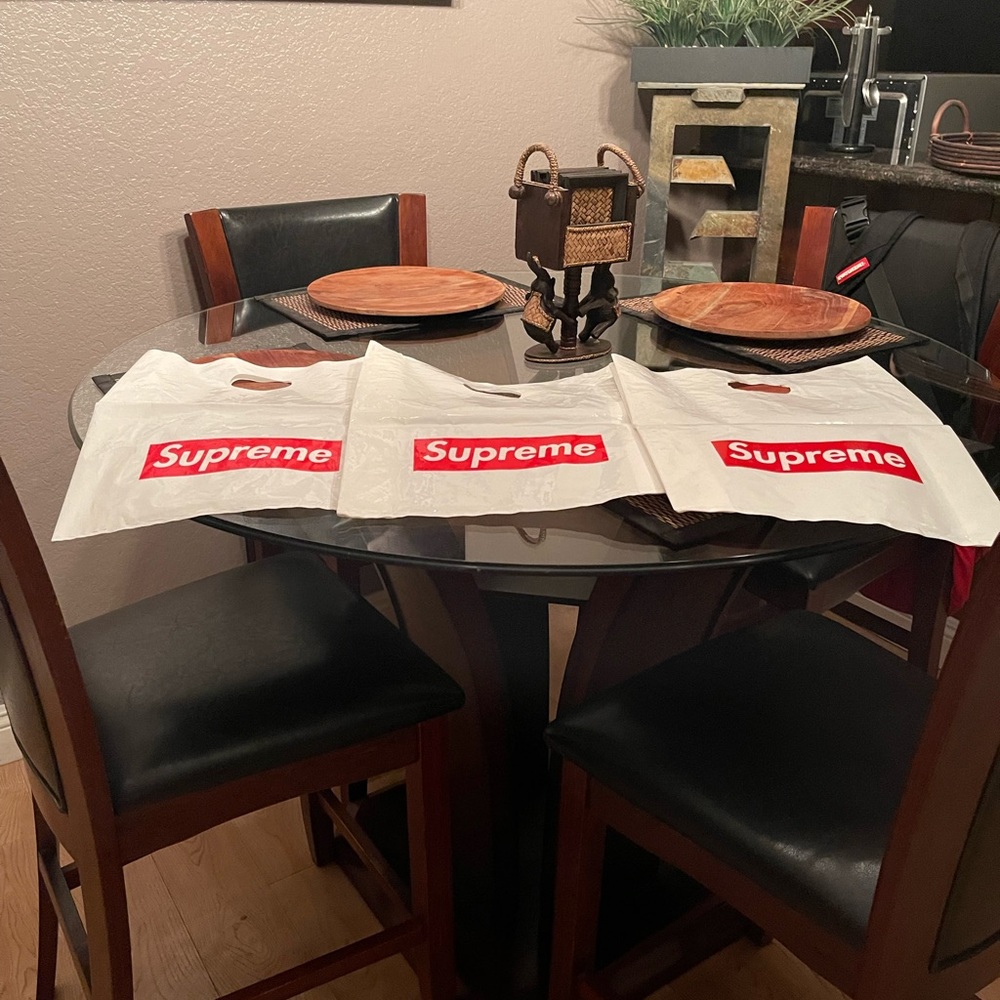 Supreme Store Bags - Picture 6 of 7